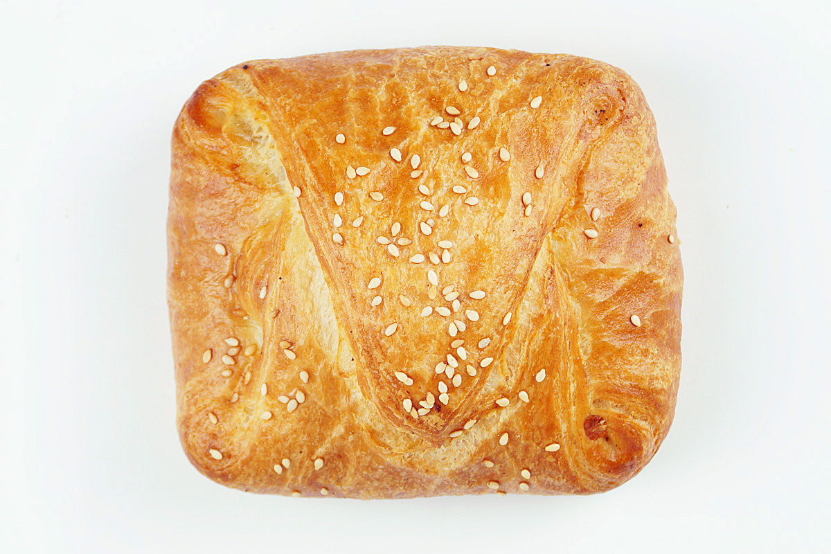 картинка Булочка к кофе с сыром и ветчиной 90 г (в упаковке) от Первого хлебозавода