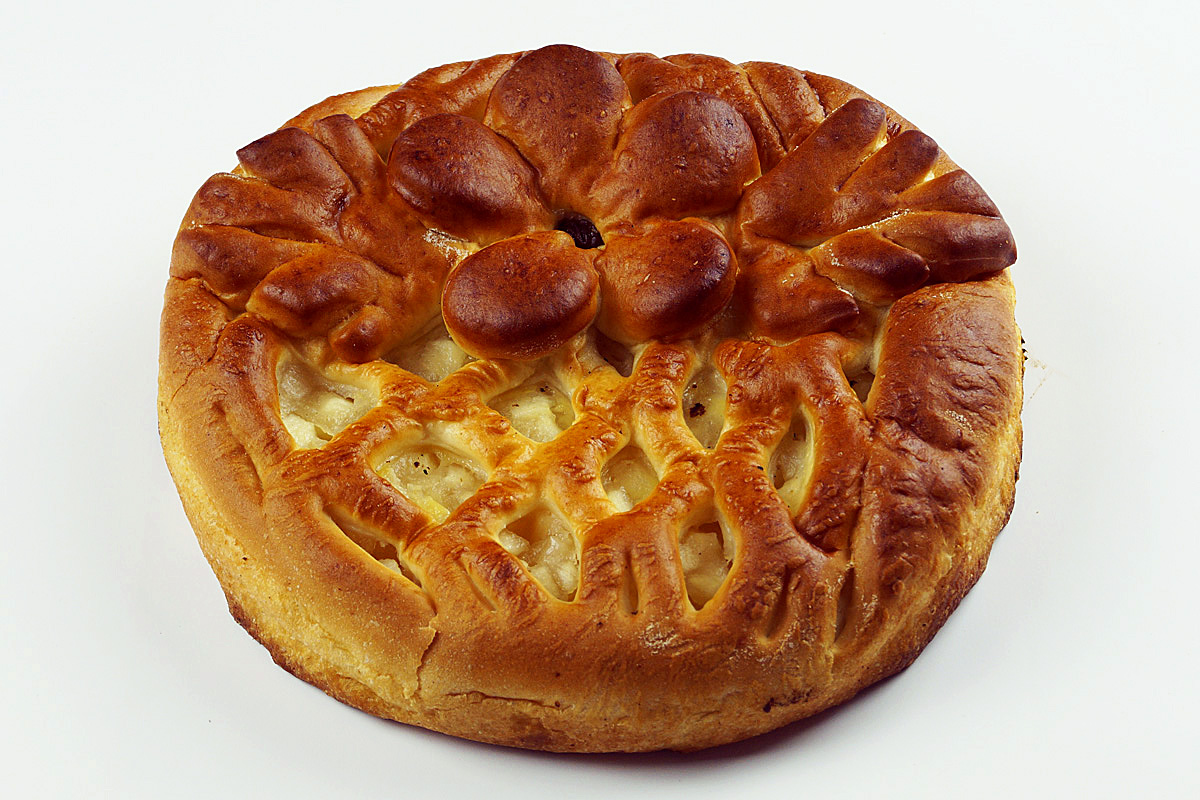 картинка Пирог сдобный с яблочной начинкой 300 г (в упаковке) от Первого хлебозавода