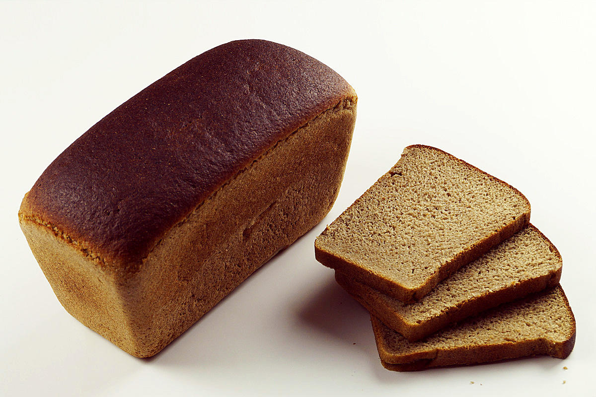 Щедро посыпана совершенно пусты ржаным хлебом. Ржано-пшеничный хлеб. Галицкий хлеб Калининград. Галицкий хлеб первый хлебозавод. Первый хлебозавод хлеб ржано-пшеничный.